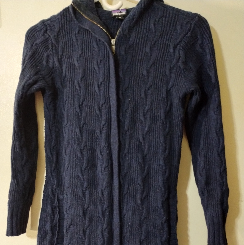 Patagonia extra small women's tunic zip up hooded sweater in Navy